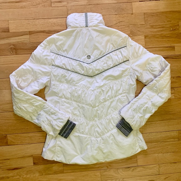 White Quilted Chevron Jacket w/ Reflective Stripes – Lululemon Style 🤍 - Picture 2 of 4